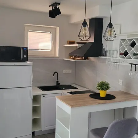 Sanja Biograd Na Moru
